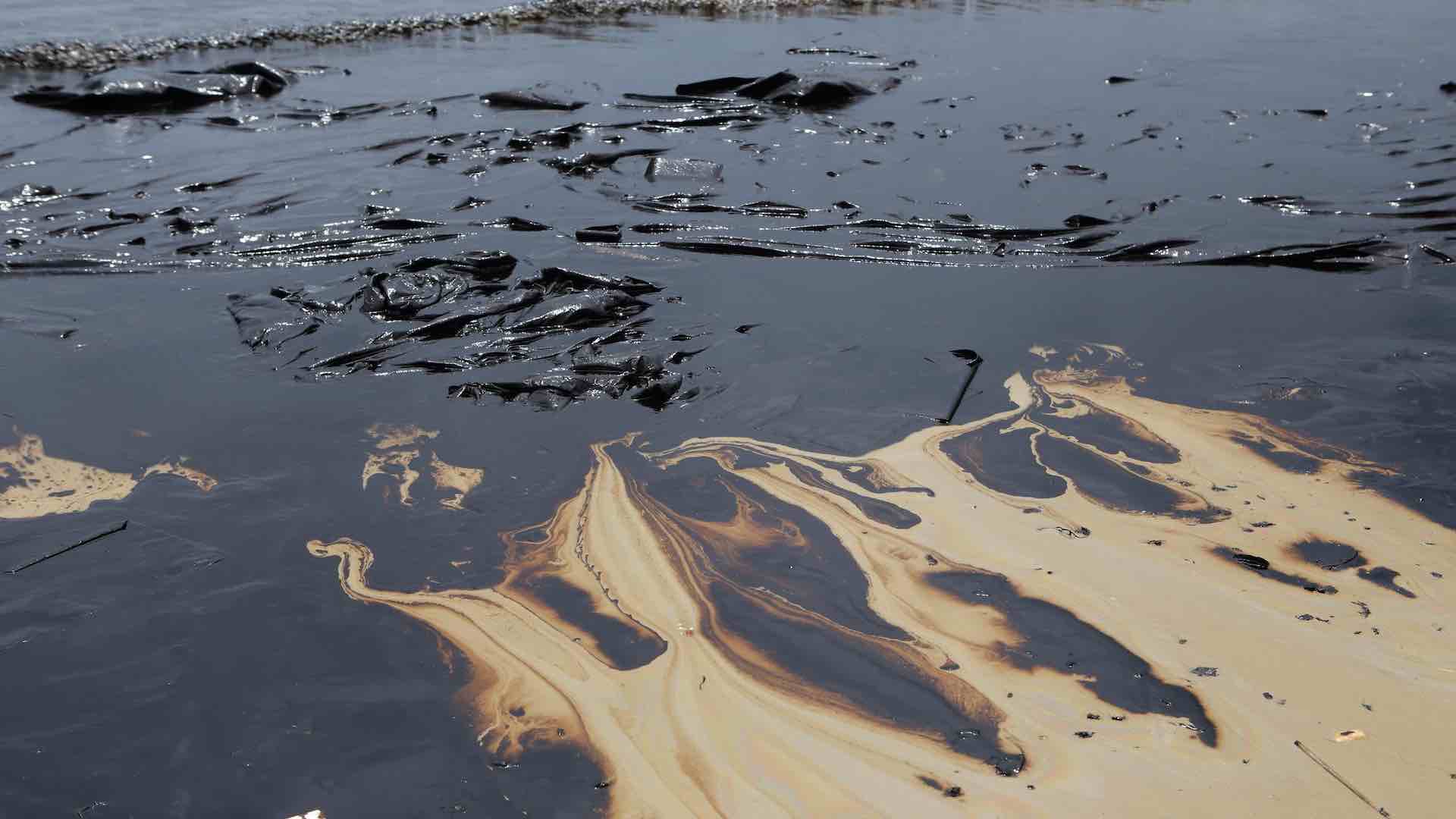 Black Sea oil spill causes national emergency in Russia